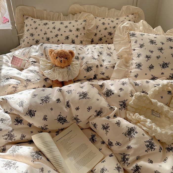 91家纺网 家纺一手货源 找家纺 六巷胡同2025新款法式小碎花a类全棉双层纱花边款四件套 双层纱-暮秋千寻