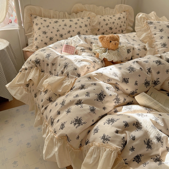 91家纺网 家纺一手货源 找家纺 六巷胡同2025新款法式小碎花a类全棉双层纱花边款四件套 双层纱-暮秋千寻