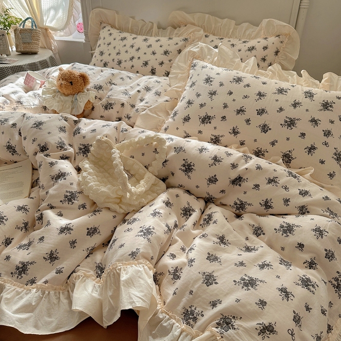 91家纺网 家纺一手货源 找家纺 六巷胡同2025新款法式小碎花a类全棉双层纱花边款四件套 双层纱-暮秋千寻