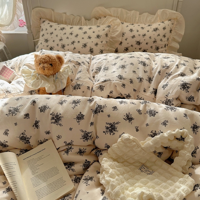 91家纺网 家纺一手货源 找家纺 六巷胡同2025新款法式小碎花a类全棉双层纱花边款四件套 双层纱-暮秋千寻