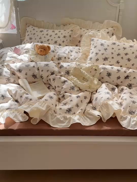 91家纺网 家纺一手货源 找家纺 六巷胡同2025新款法式小碎花a类全棉双层纱花边款四件套 双层纱-暮秋千寻