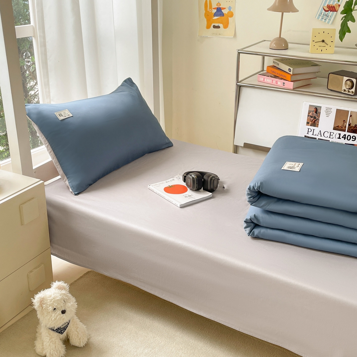 91家纺网 家纺一手货源 找家纺 莱通家纺 2025春夏新款纯棉13372纯色双拼学生三件套 宾利蓝+山灰