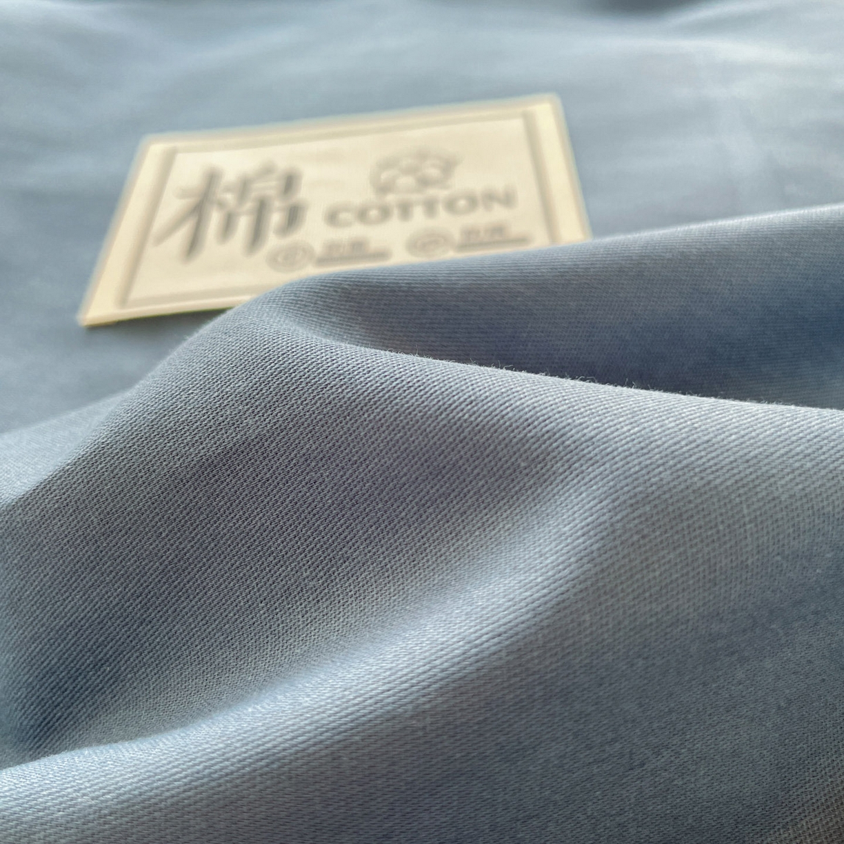 91家纺网 家纺一手货源 找家纺 莱通家纺 2025春夏新款纯棉13372纯色双拼学生三件套 宾利蓝+山灰