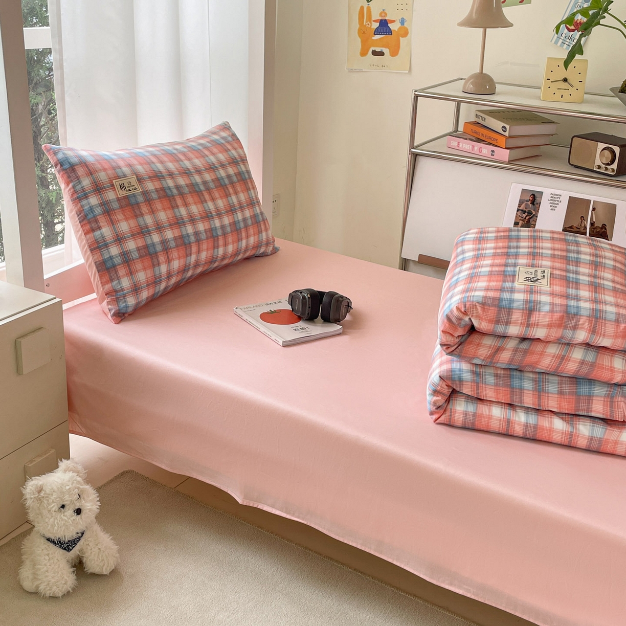 91家纺网 家纺一手货源 找家纺 莱通家纺 2025春夏新款纯棉13372纯色双拼学生三件套 粉小格