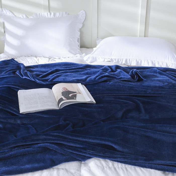 91家纺网 家纺一手货源 找家纺 胜百毛毯2025新款素色200克法兰绒毯 藏青