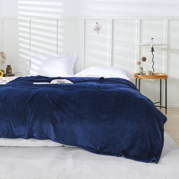 91家纺网 家纺一手货源 找家纺 胜百毛毯2025新款素色200克法兰绒毯 藏青