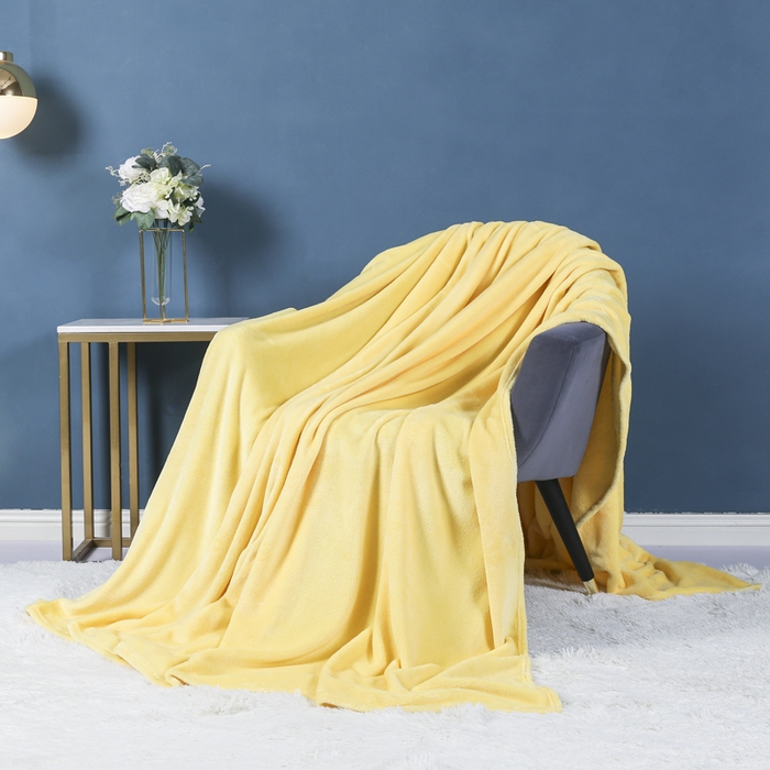 胜百毛毯2025新款素色200克法兰绒毯 鹅黄