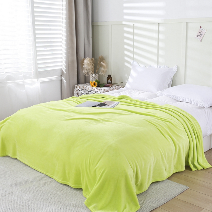 91家纺网 家纺一手货源 找家纺 胜百毛毯2025新款素色200克法兰绒毯 果绿