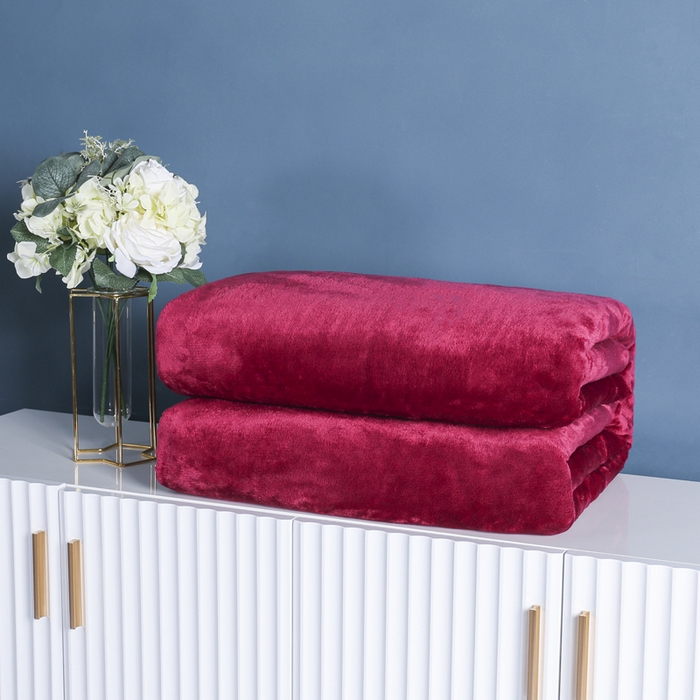 91家纺网 家纺一手货源 找家纺 胜百毛毯2025新款素色200克法兰绒毯 酒红