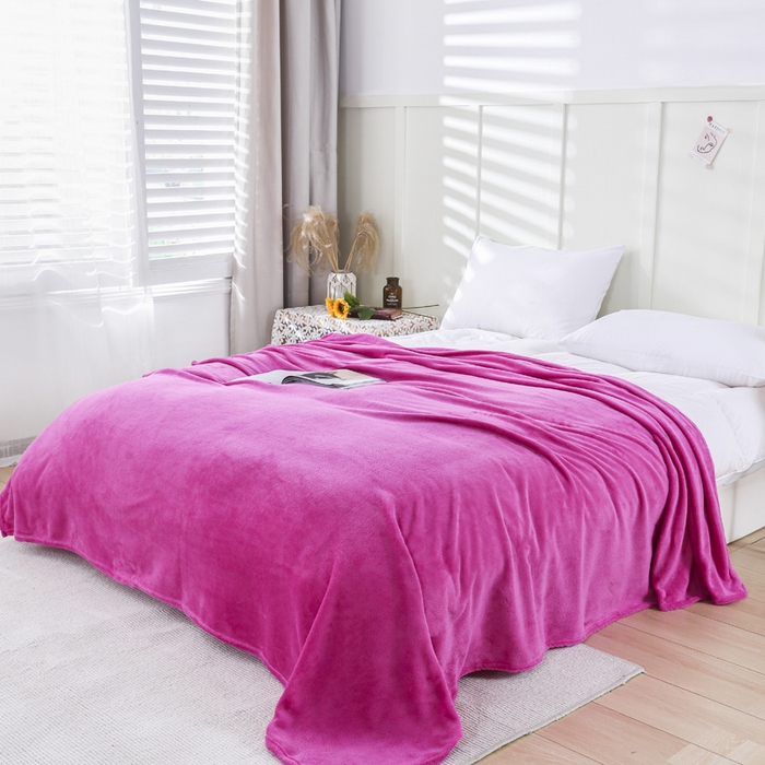 91家纺网 家纺一手货源 找家纺 胜百毛毯2025新款素色200克法兰绒毯 玫红