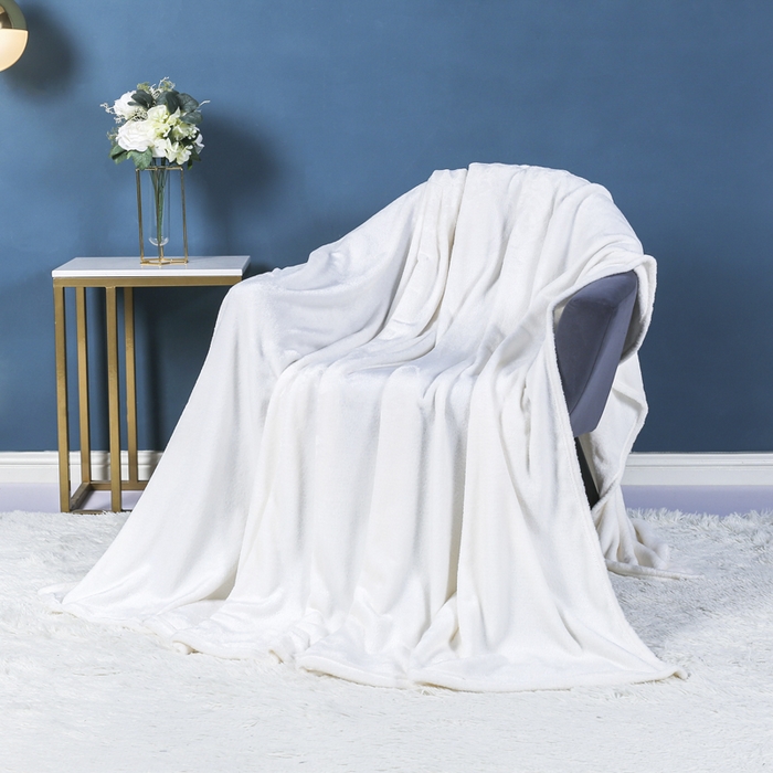 胜百毛毯2025新款素色200克法兰绒毯 米白
