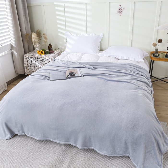 91家纺网 家纺一手货源 找家纺 胜百毛毯2025新款素色200克法兰绒毯 浅灰