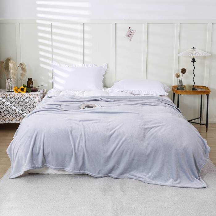 91家纺网 家纺一手货源 找家纺 胜百毛毯2025新款素色200克法兰绒毯 浅灰