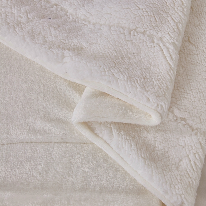 91家纺网 家纺一手货源 找家纺 胜百毛毯 2025新款平方克重200克双面法兰绒毛毯 白