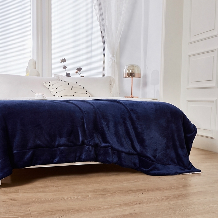 91家纺网 家纺一手货源 找家纺 胜百毛毯 2025新款平方克重200克双面法兰绒毛毯 深蓝