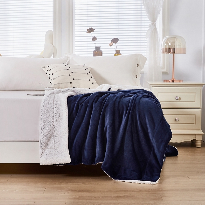 91家纺网 家纺一手货源 找家纺 胜百毛毯 2025新款平方克重200克双面法兰绒毛毯 深蓝
