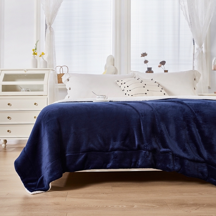 91家纺网 家纺一手货源 找家纺 胜百毛毯 2025新款平方克重200克双面法兰绒毛毯 深蓝