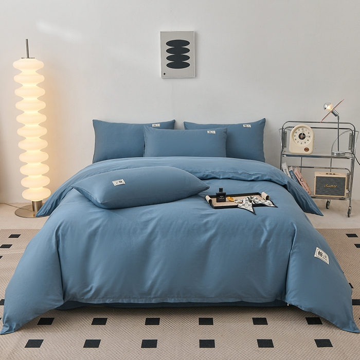 91家纺网 家纺一手货源 找家纺 宇彬家纺 2025直播新款13374全棉母婴级简约轻奢贴画纯色单被套斜纹贡缎新疆长绒贴标款无印风系列 简约-宾利蓝