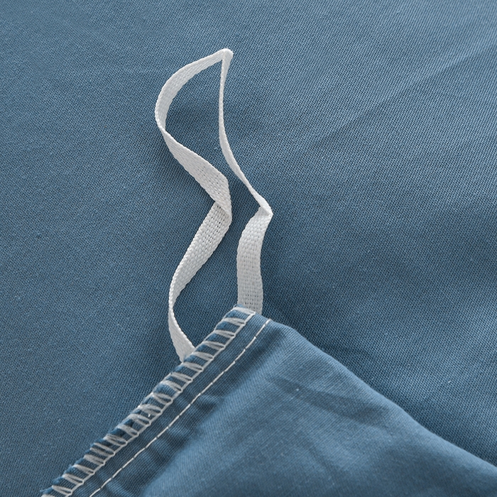 91家纺网 家纺一手货源 找家纺 宇彬家纺 2025直播新款13374全棉母婴级简约轻奢贴画纯色单被套斜纹贡缎新疆长绒贴标款无印风系列 简约-宾利蓝