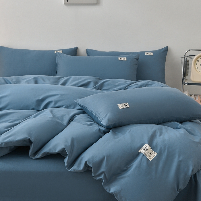 91家纺网 家纺一手货源 找家纺 宇彬家纺 2025直播新款13374全棉母婴级简约轻奢贴画纯色单被套斜纹贡缎新疆长绒贴标款无印风系列 简约-宾利蓝