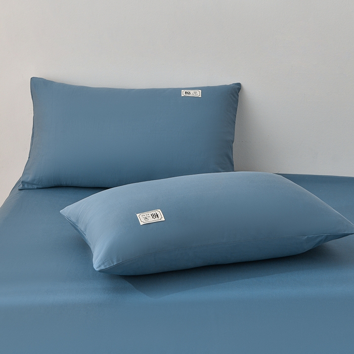 91家纺网 家纺一手货源 找家纺 宇彬家纺 2025直播新款13374全棉母婴级简约轻奢贴画纯色单被套斜纹贡缎新疆长绒贴标款无印风系列 简约-宾利蓝