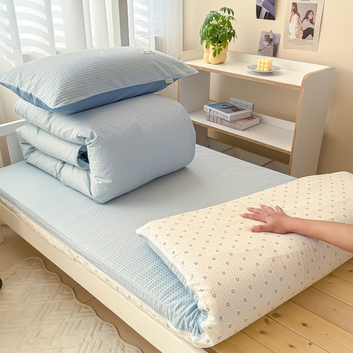 91家纺网 家纺一手货源 找家纺 眠博士 2025新款全棉纯棉华夫格学生床床垫套三件套四件套 华夫格床垫套 套件 雾蓝色