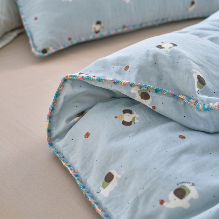 91家纺网 家纺一手货源 找家纺 洋铭区（原狠狠爱） 2025新款全棉彩边双层四件套 草莓小象