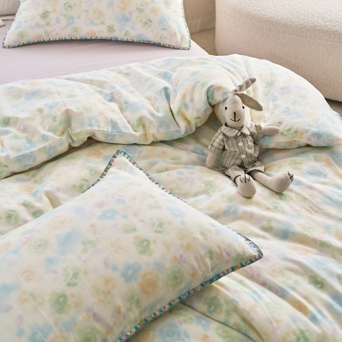 91家纺网 家纺一手货源 找家纺 洋铭区（原狠狠爱） 2025新款全棉彩边双层四件套 仙花朵朵