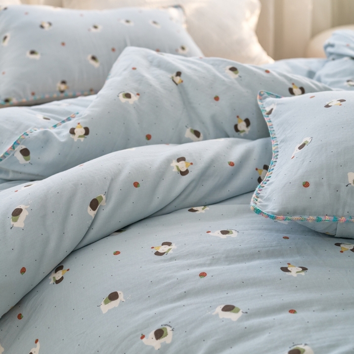 91家纺网 家纺一手货源 找家纺 洋铭区（原狠狠爱） 2025新款全棉彩边双层四件套 草莓小象