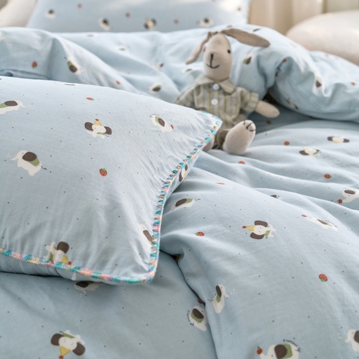 91家纺网 家纺一手货源 找家纺 洋铭区（原狠狠爱） 2025新款全棉彩边双层四件套 草莓小象