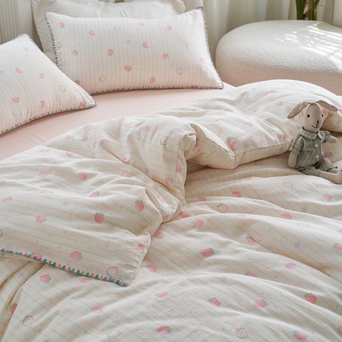 91家纺网 家纺一手货源 找家纺 洋铭区（原狠狠爱） 2025新款全棉彩边双层四件套 酸奶草莓