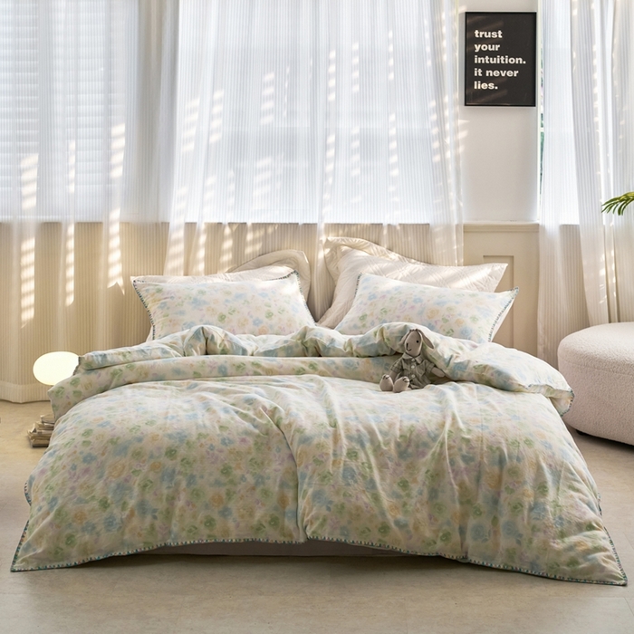 91家纺网 家纺一手货源 找家纺 洋铭区（原狠狠爱） 2025新款全棉彩边双层四件套 仙花朵朵