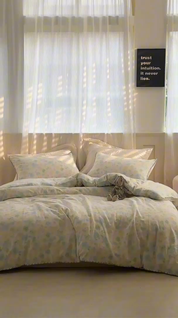 91家纺网 家纺一手货源 找家纺 洋铭区（原狠狠爱） 2025新款全棉彩边双层四件套 仙花朵朵