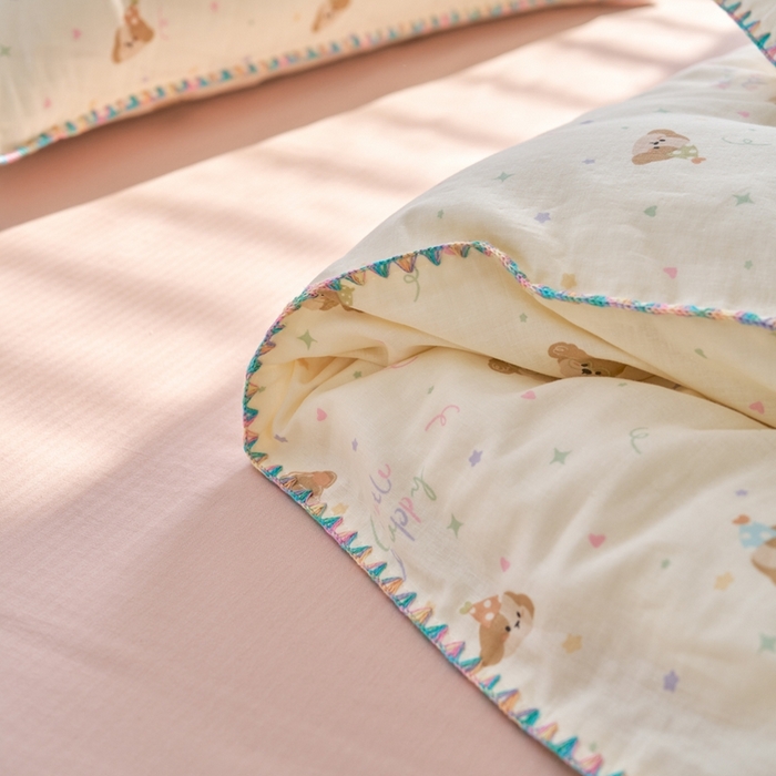 91家纺网 家纺一手货源 找家纺 洋铭区（原狠狠爱） 2025新款全棉彩边双层四件套 呼呼小熊