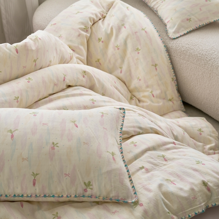 91家纺网 家纺一手货源 找家纺 洋铭区（原狠狠爱） 2025新款全棉彩边双层四件套 甜甜萝卜