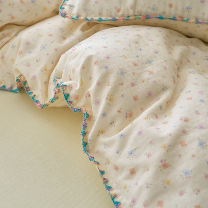 91家纺网 家纺一手货源 找家纺 洋铭区（原狠狠爱） 2025新款全棉彩边双层四件套 小花彩彩