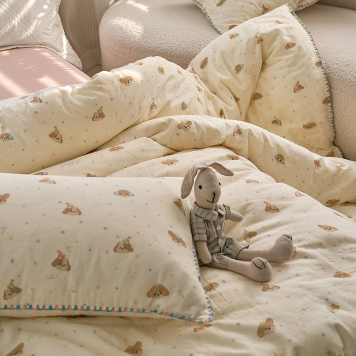 91家纺网 家纺一手货源 找家纺 洋铭区（原狠狠爱） 2025新款全棉彩边双层四件套 呼呼小熊