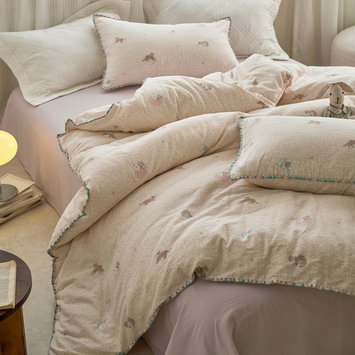 91家纺网 家纺一手货源 找家纺 洋铭区（原狠狠爱） 2025新款全棉彩边双层四件套 小懒猫