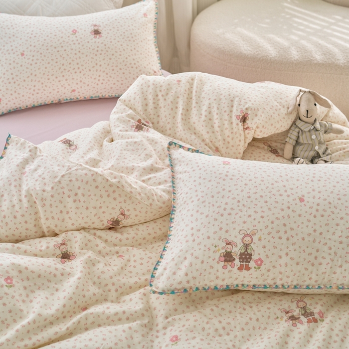 91家纺网 家纺一手货源 找家纺 洋铭区（原狠狠爱） 2025新款全棉彩边双层四件套 拉拉兔