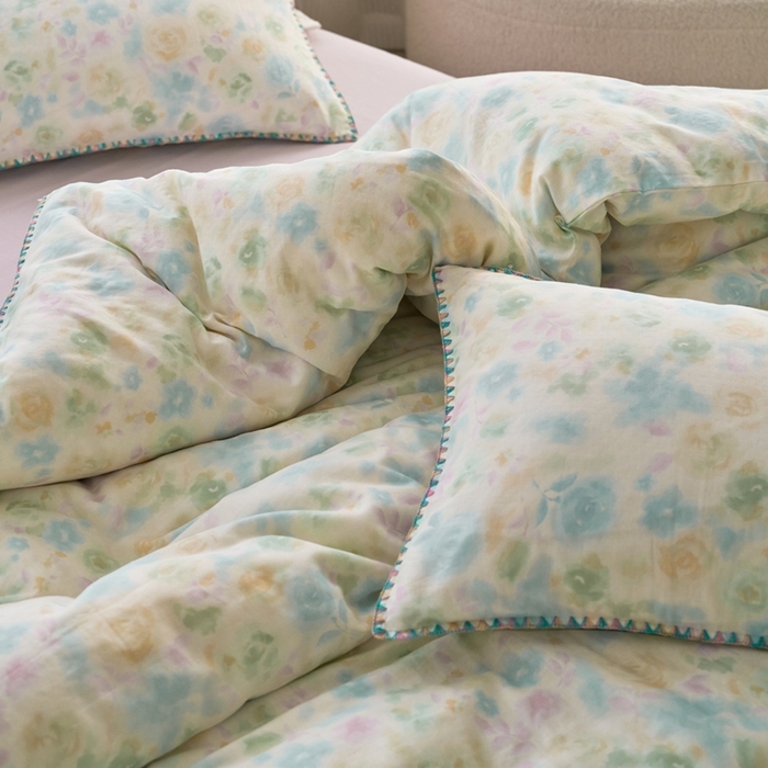 91家纺网 家纺一手货源 找家纺 洋铭区（原狠狠爱） 2025新款全棉彩边双层四件套 仙花朵朵