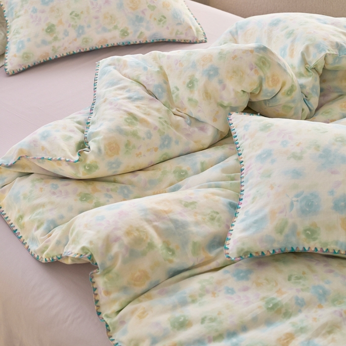 91家纺网 家纺一手货源 找家纺 洋铭区（原狠狠爱） 2025新款全棉彩边双层四件套 仙花朵朵