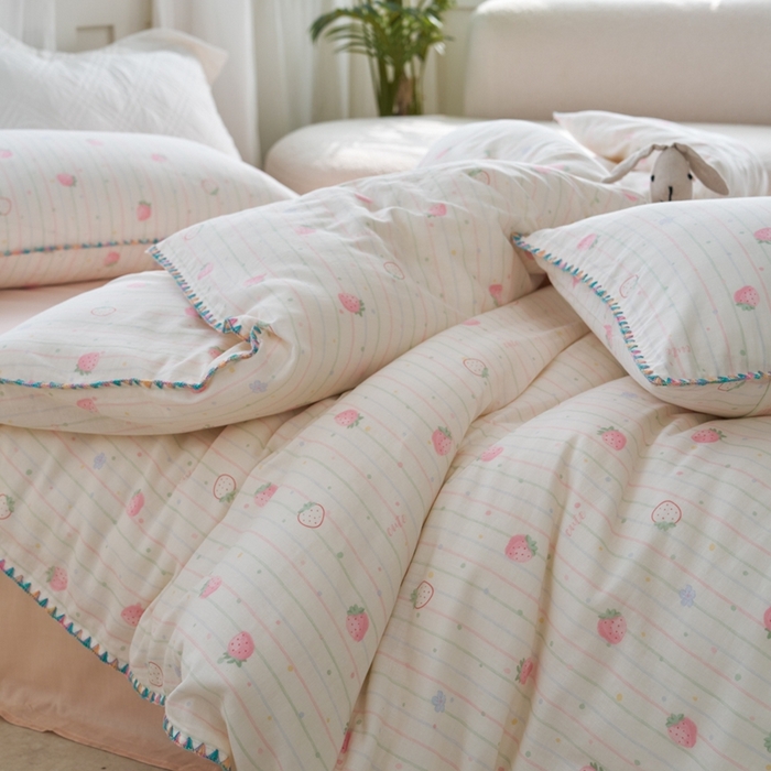 91家纺网 家纺一手货源 找家纺 洋铭区（原狠狠爱） 2025新款全棉彩边双层四件套 酸奶草莓