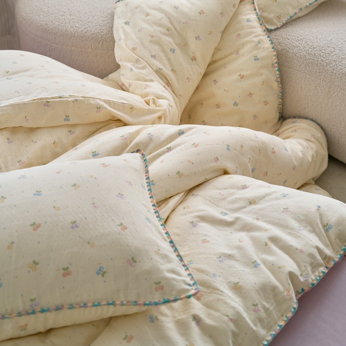 91家纺网 家纺一手货源 找家纺 洋铭区（原狠狠爱） 2025新款全棉彩边双层四件套 多彩樱桃