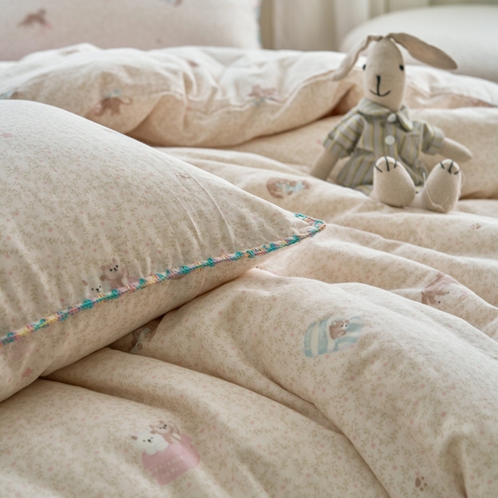 91家纺网 家纺一手货源 找家纺 洋铭区（原狠狠爱） 2025新款全棉彩边双层四件套 小懒猫