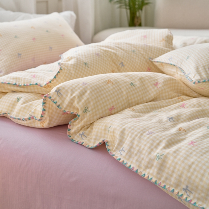 91家纺网 家纺一手货源 找家纺 洋铭区（原狠狠爱） 2025新款全棉彩边双层四件套 奶黄蝴蝶结