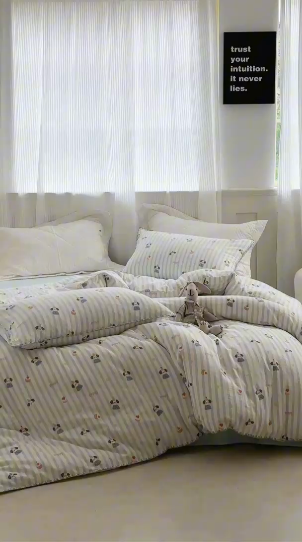 91家纺网 家纺一手货源 找家纺 洋铭区（原狠狠爱） 2025新款全棉彩边双层四件套 可爱娃娃