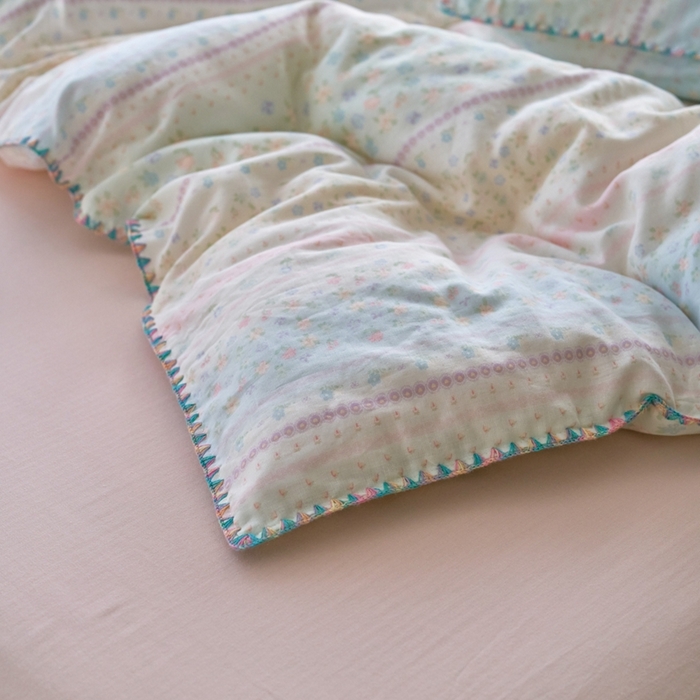 91家纺网 家纺一手货源 找家纺 洋铭区（原狠狠爱） 2025新款全棉彩边双层四件套 满园春色