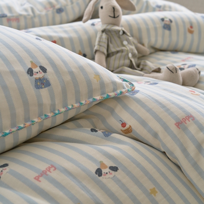 91家纺网 家纺一手货源 找家纺 洋铭区（原狠狠爱） 2025新款全棉彩边双层四件套 可爱娃娃