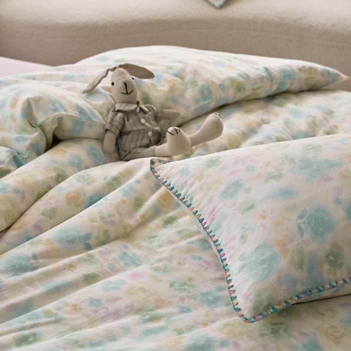 91家纺网 家纺一手货源 找家纺 洋铭区（原狠狠爱） 2025新款全棉彩边双层四件套 仙花朵朵