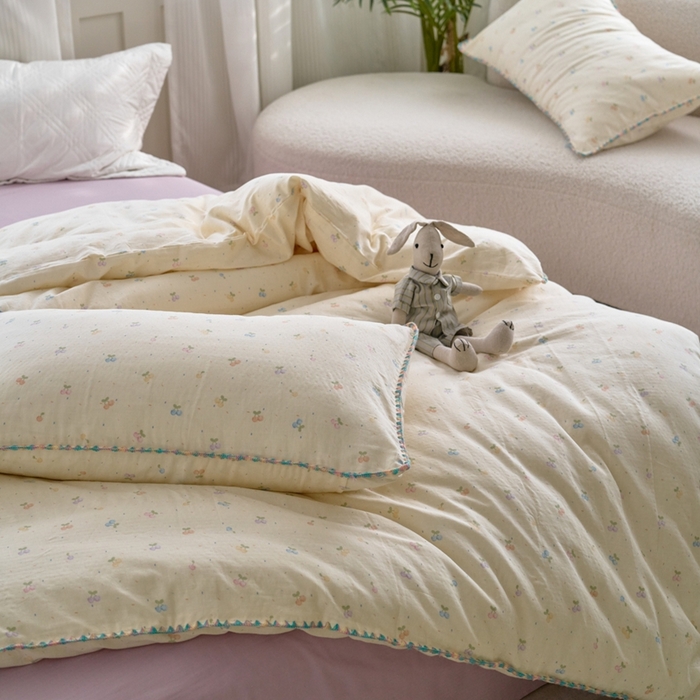 91家纺网 家纺一手货源 找家纺 洋铭区（原狠狠爱） 2025新款全棉彩边双层四件套 多彩樱桃